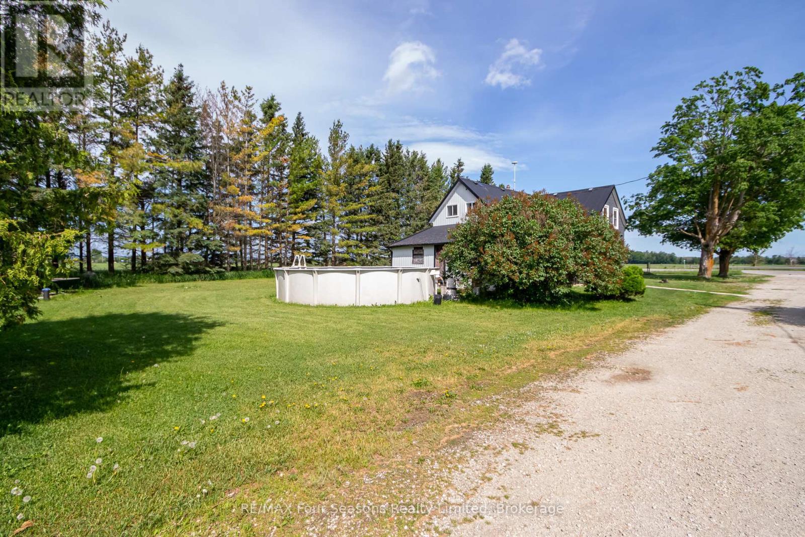 5803 26 Highway, Clearview, ON - Outdoor