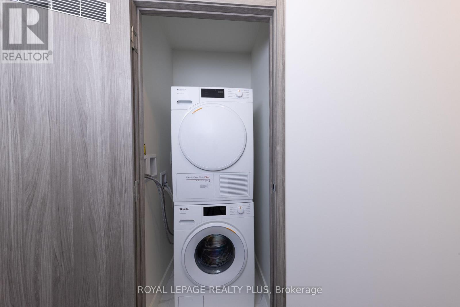 662 - 68 Esther Shiner Boulevard, Toronto, ON - Indoor Photo Showing Laundry Room