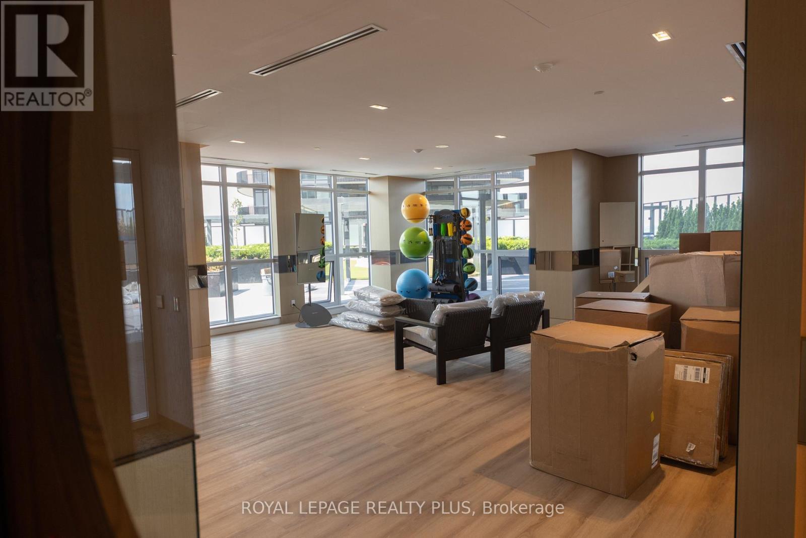 662 - 68 Esther Shiner Boulevard, Toronto, ON - Indoor