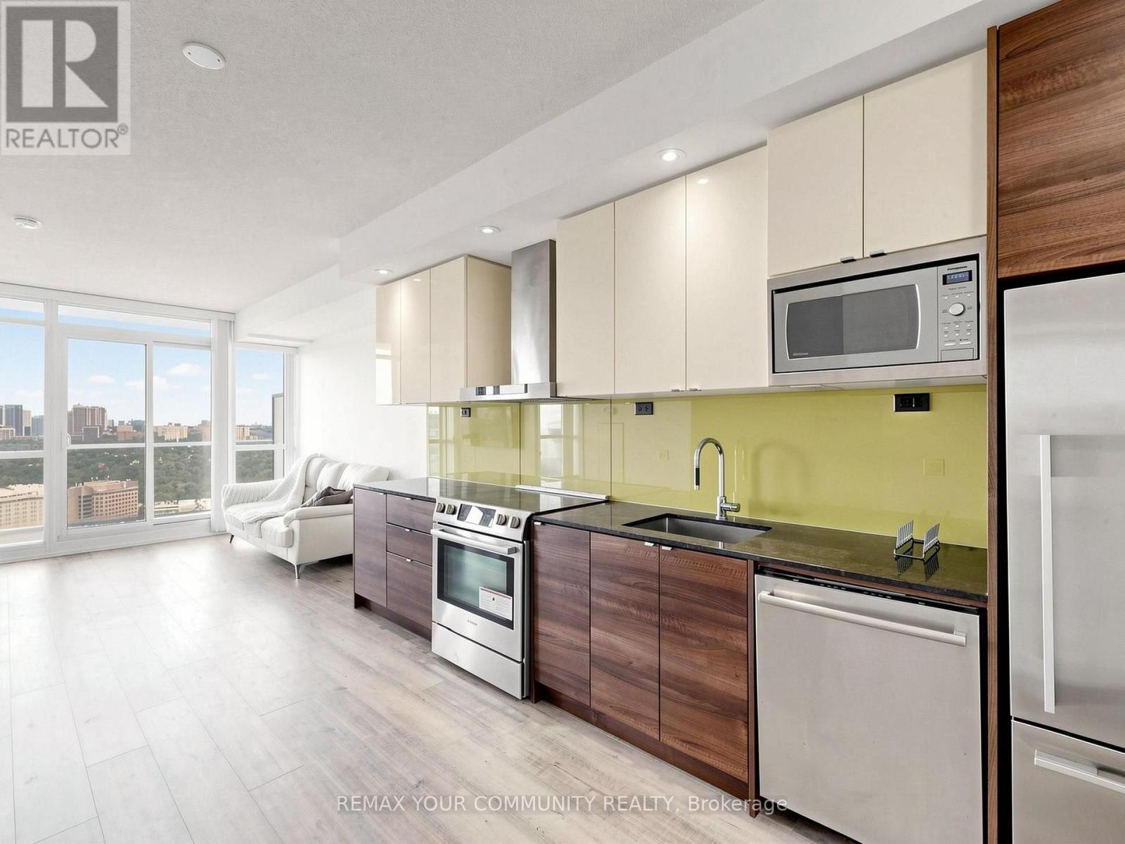3302 - 121 Mcmahon Drive, Toronto, ON - Indoor Photo Showing Kitchen