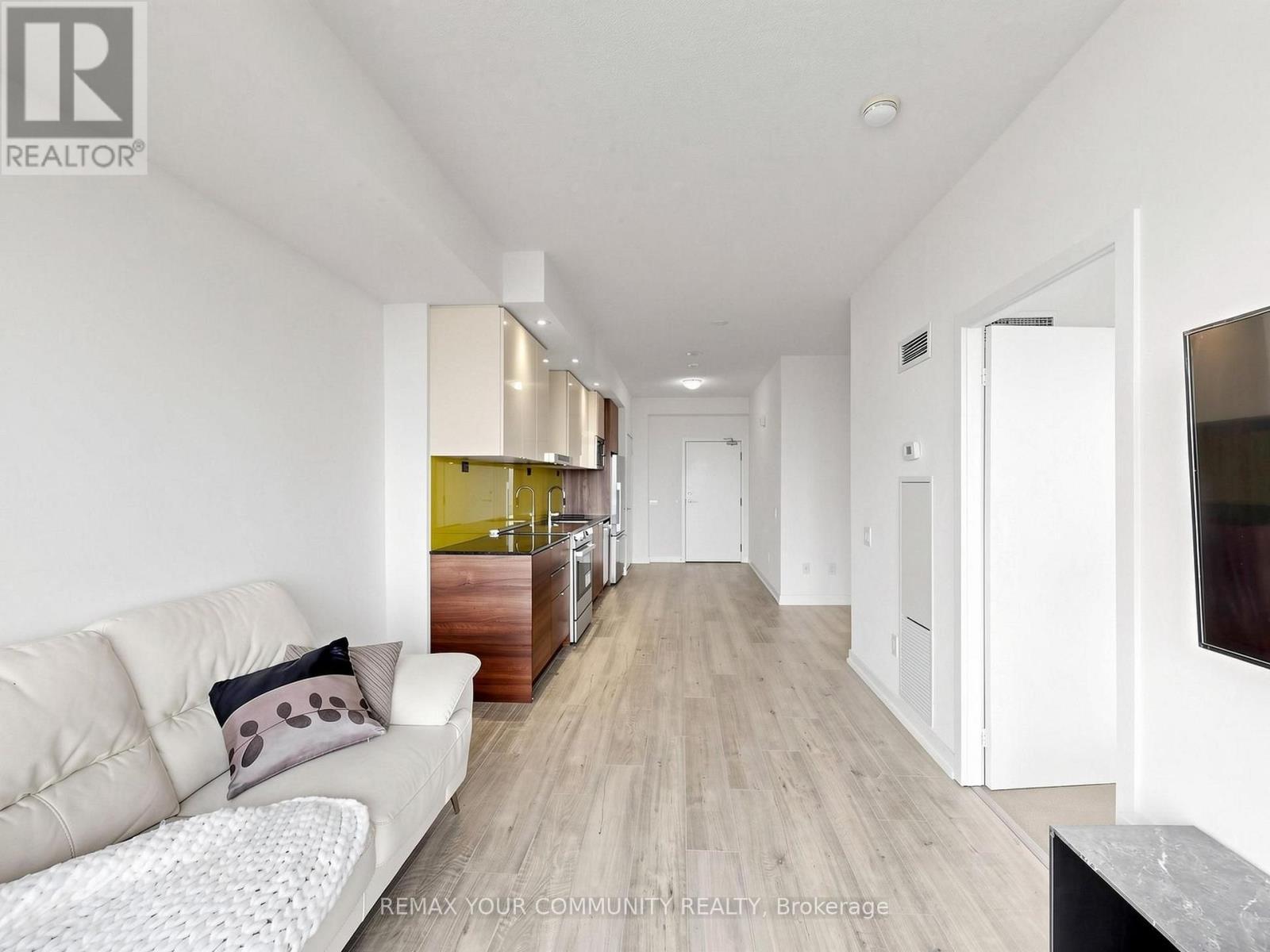 3302 - 121 Mcmahon Drive, Toronto, ON - Indoor