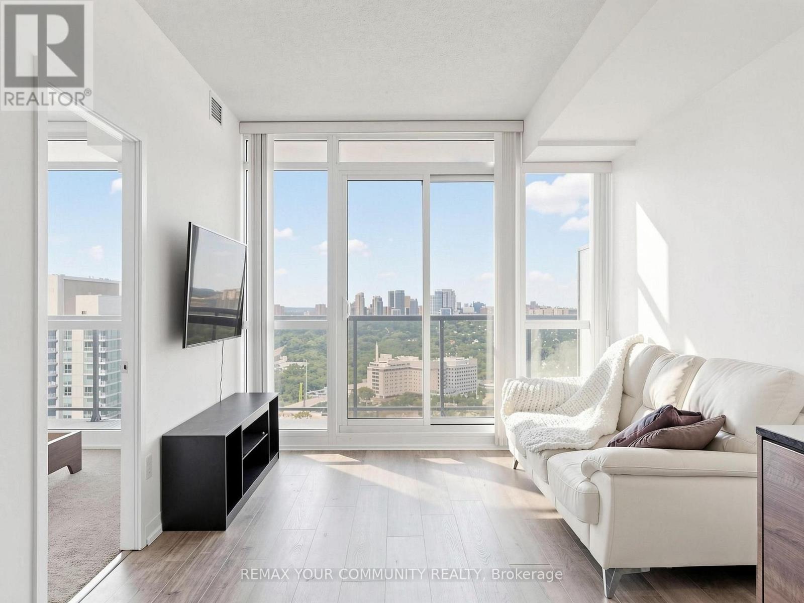 3302 - 121 Mcmahon Drive, Toronto, ON - Indoor Photo Showing Living Room