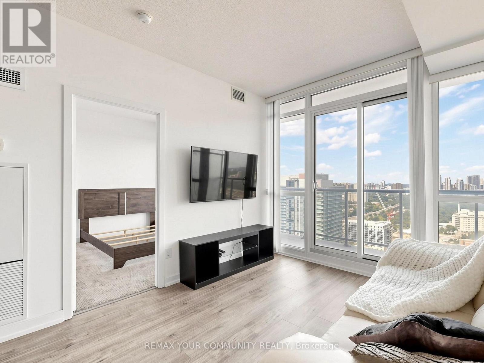 3302 - 121 Mcmahon Drive, Toronto, ON - Indoor Photo Showing Living Room