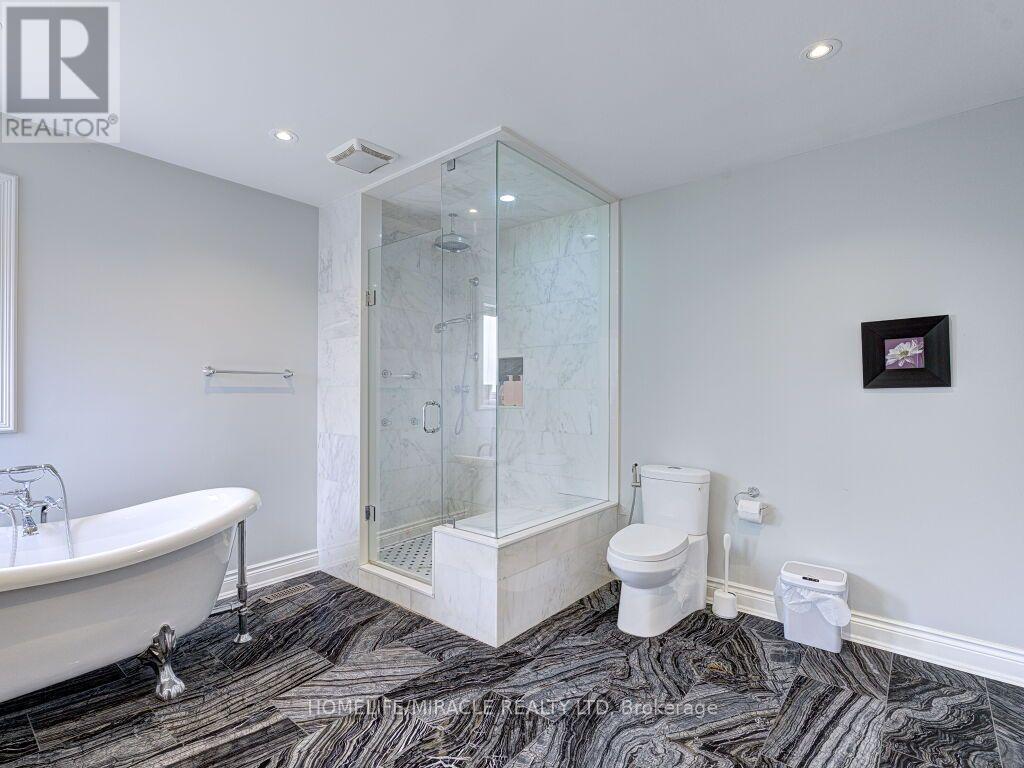 5437 Royal Aberdeen Drive, Mississauga, ON - Indoor Photo Showing Bathroom