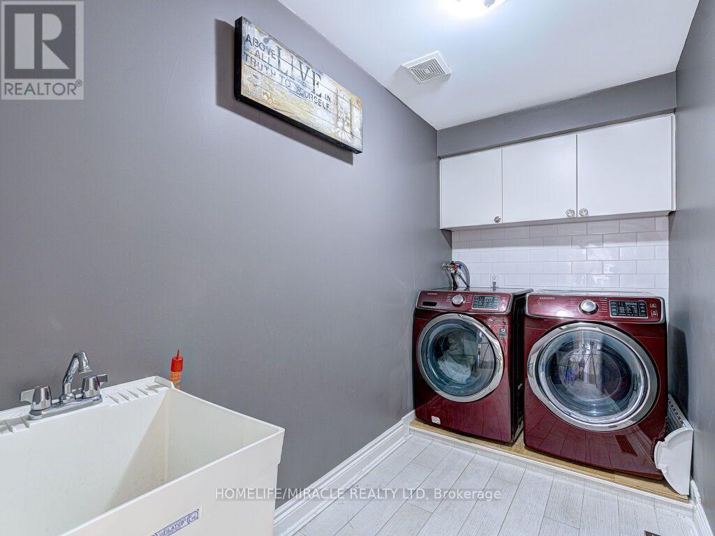 5437 Royal Aberdeen Drive, Mississauga, ON - Indoor Photo Showing Laundry Room