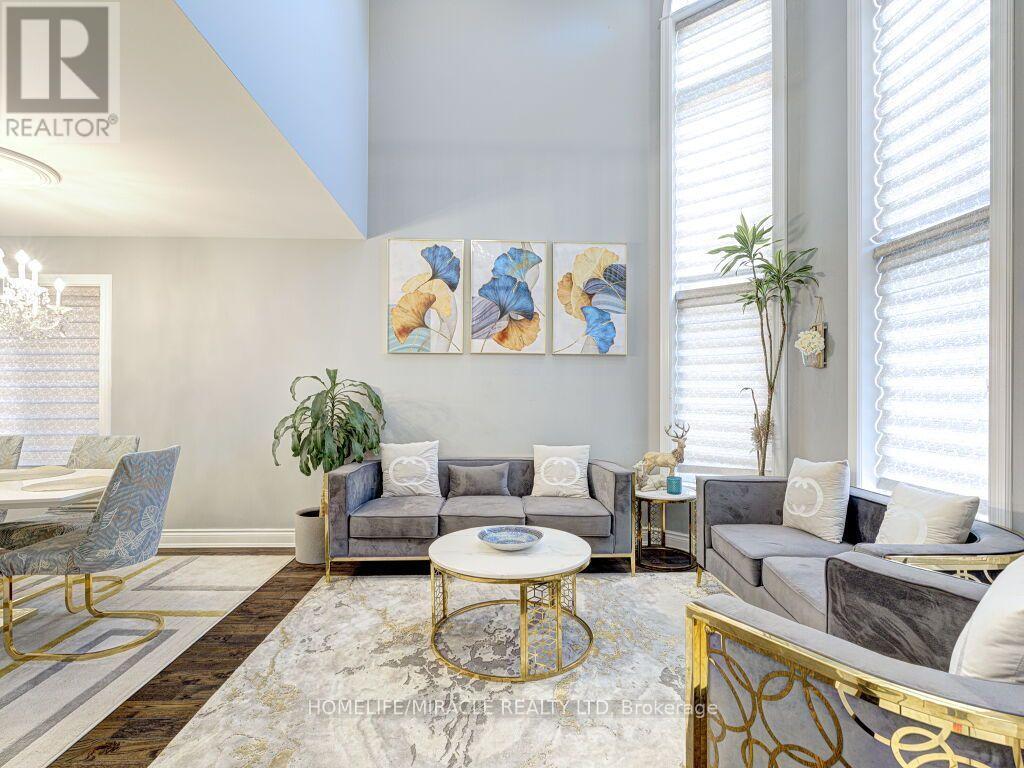 5437 Royal Aberdeen Drive, Mississauga, ON - Indoor Photo Showing Living Room