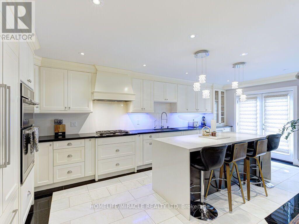 5437 Royal Aberdeen Drive, Mississauga, ON - Indoor Photo Showing Kitchen With Upgraded Kitchen