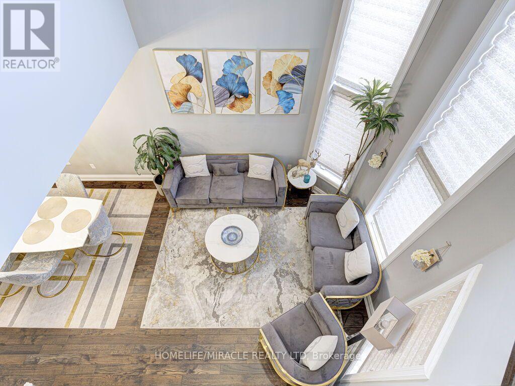 5437 Royal Aberdeen Drive, Mississauga, ON - Indoor Photo Showing Living Room