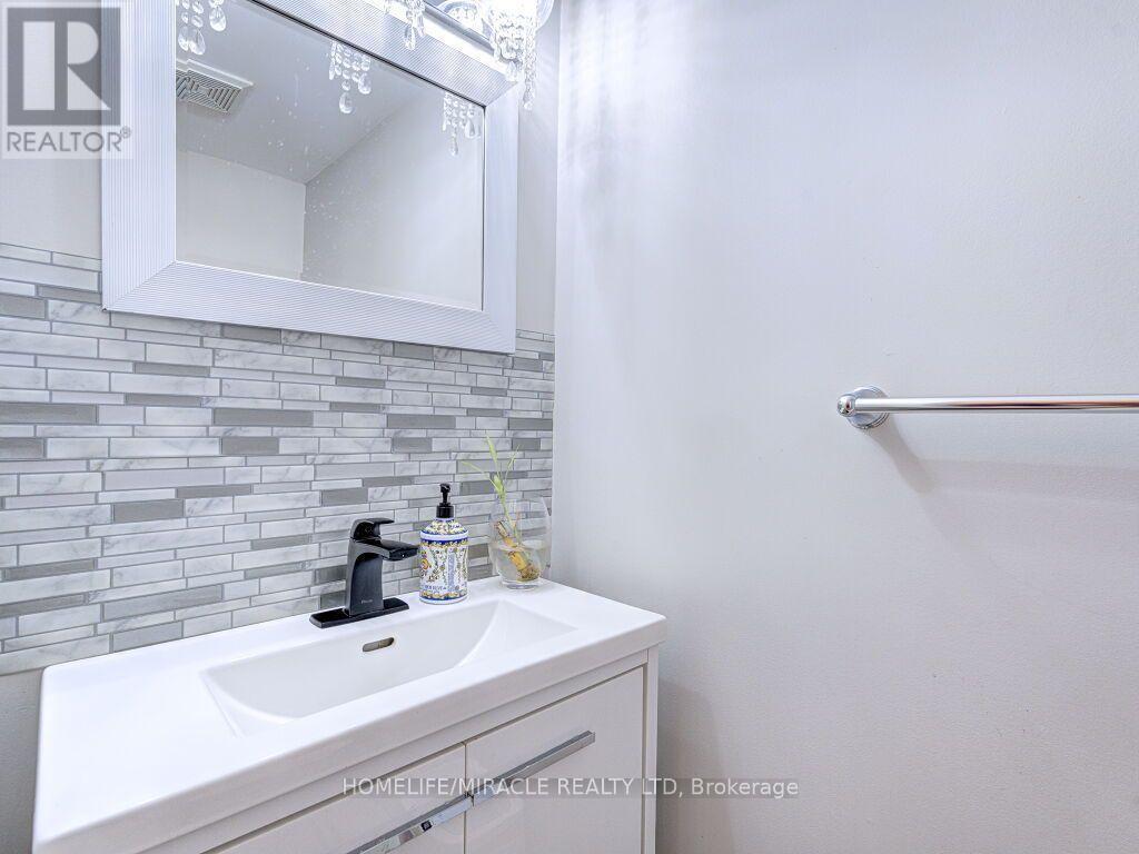 5437 Royal Aberdeen Drive, Mississauga, ON - Indoor Photo Showing Bathroom