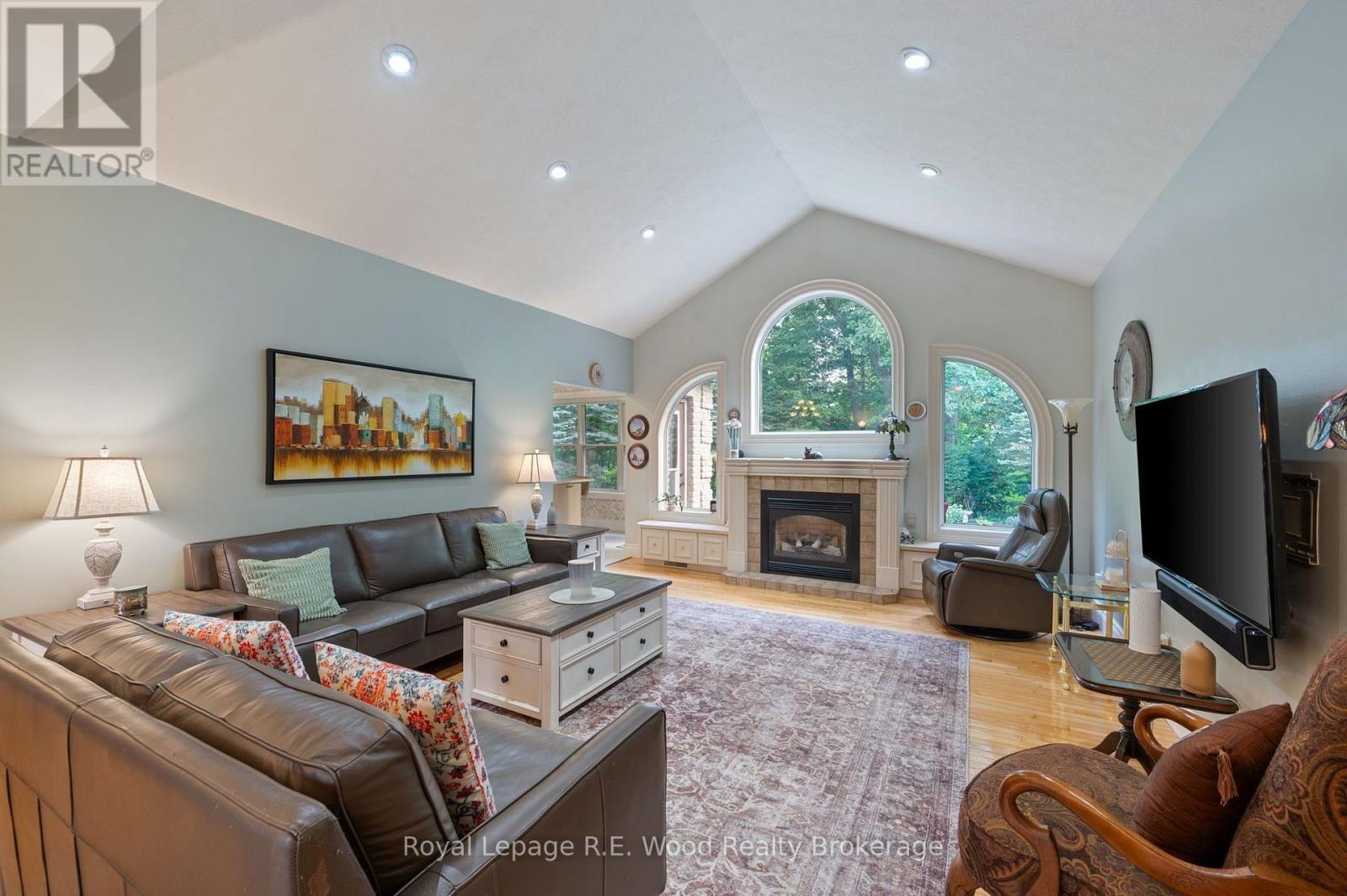 2 Whispering Pine Lane, Tillsonburg, ON - Indoor Photo Showing Living Room With Fireplace