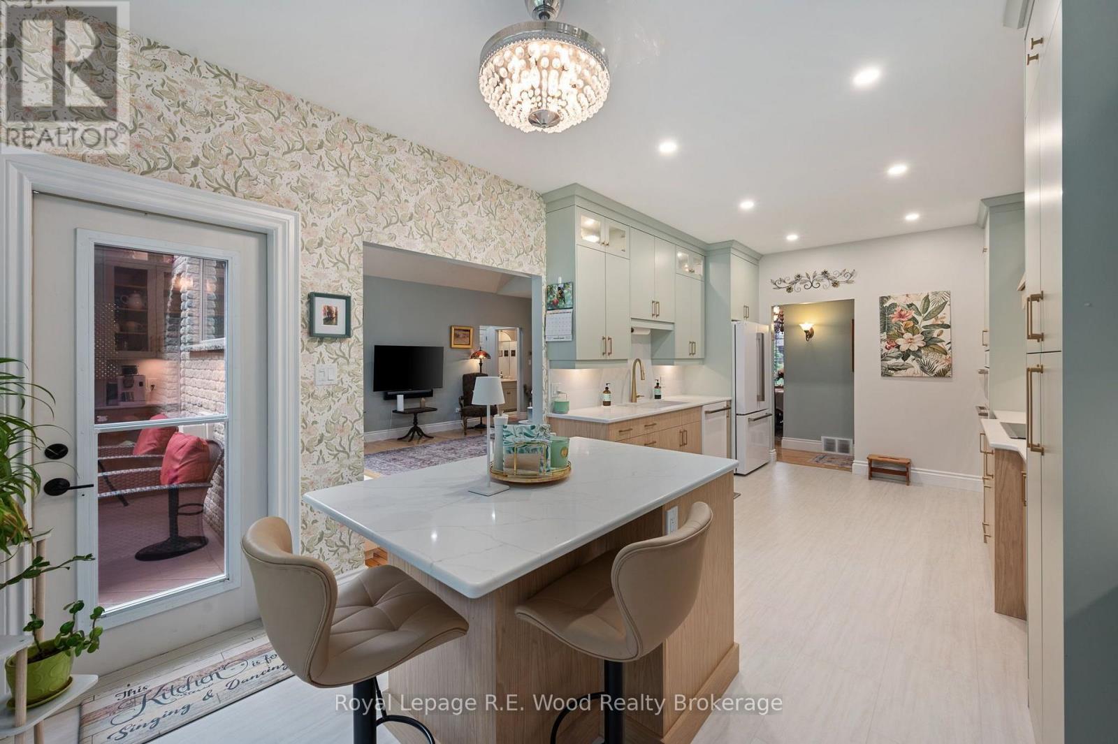 2 Whispering Pine Lane, Tillsonburg, ON - Indoor Photo Showing Dining Room