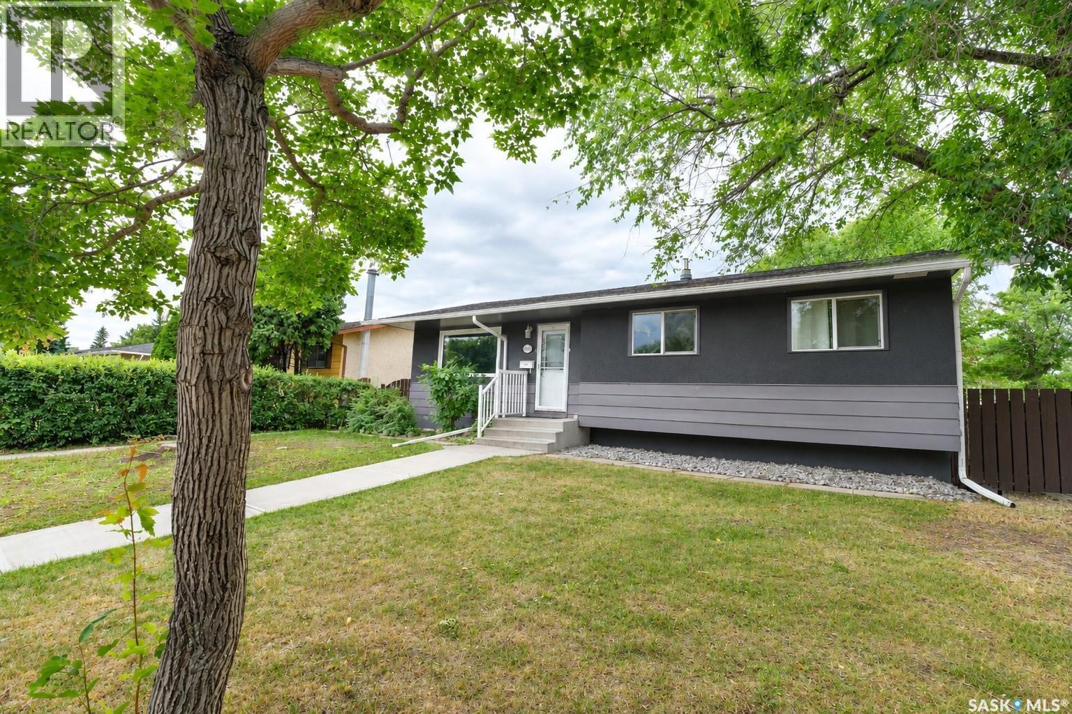 2638 Eastview, Saskatoon, SK - Outdoor