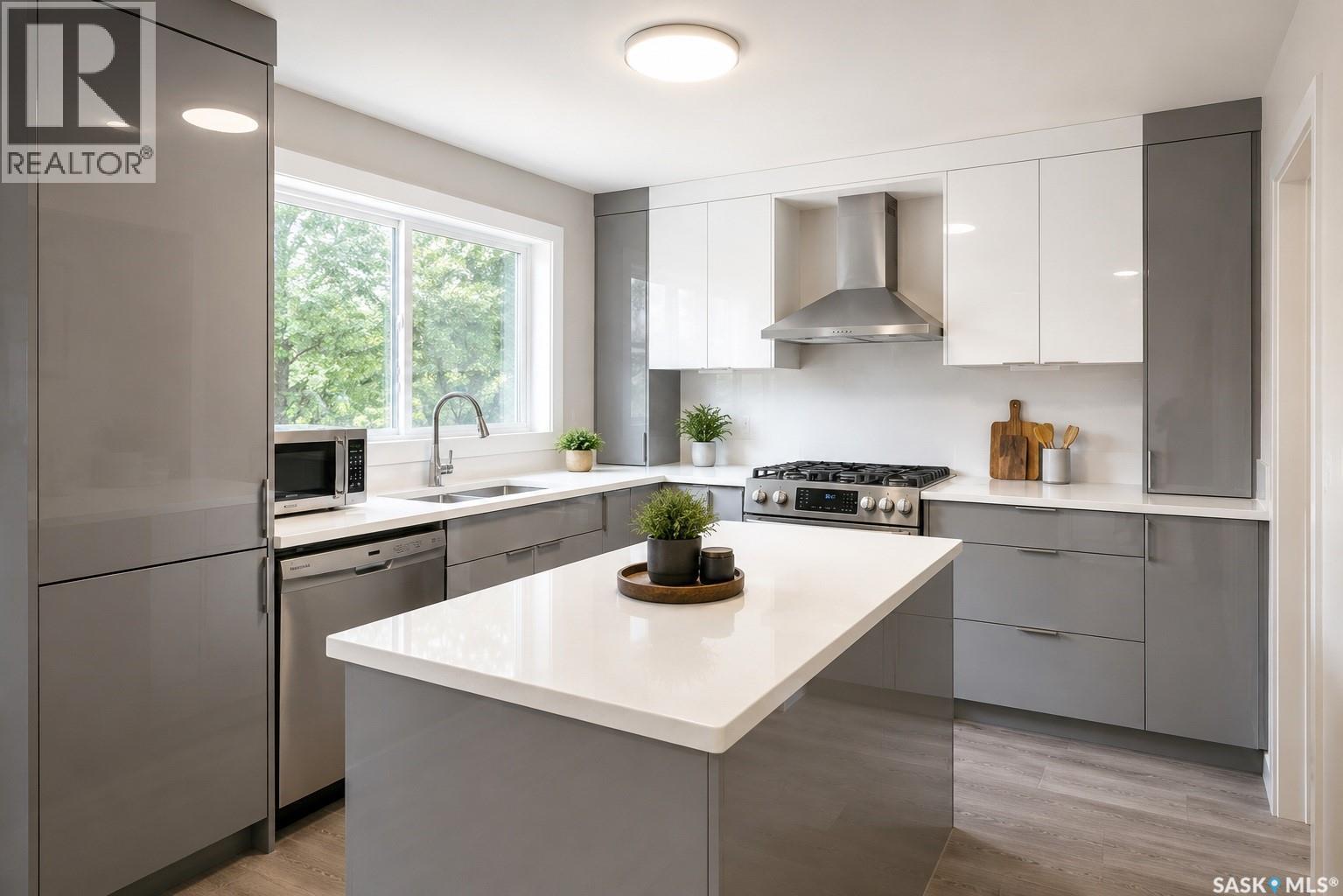 2638 Eastview, Saskatoon, SK - Indoor Photo Showing Kitchen With Upgraded Kitchen