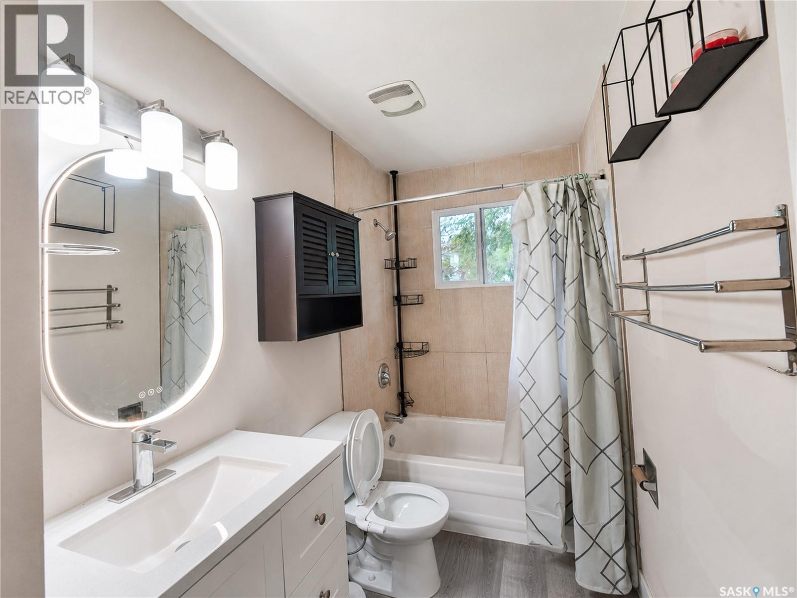2638 Eastview, Saskatoon, SK - Indoor Photo Showing Bathroom
