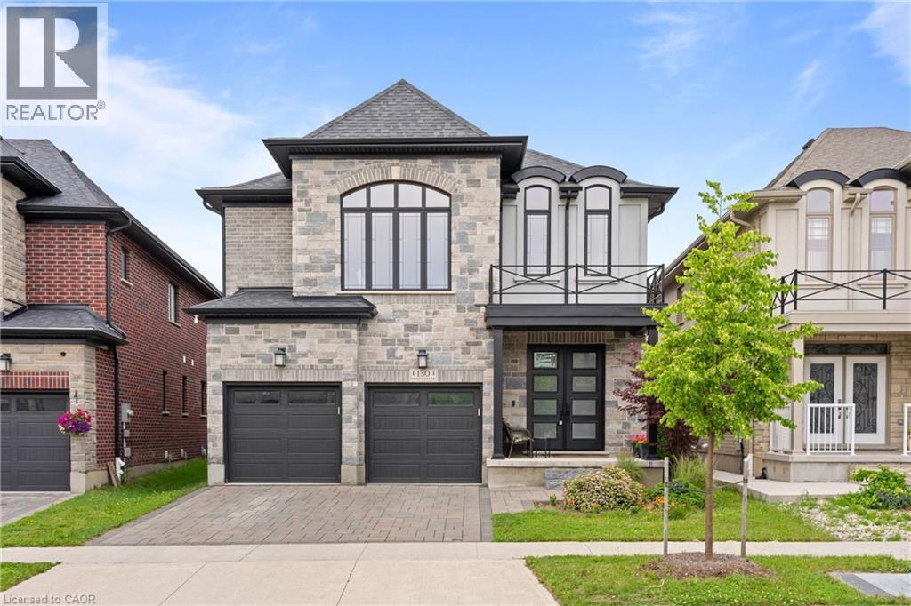 Stone and brick facade with a prominent arched window - 130 Pondcliffe Drive, Kitchener, ON - Outdoor With Facade