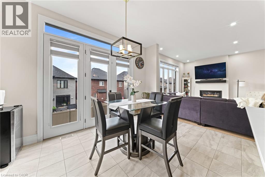 Dining area - 130 Pondcliffe Drive, Kitchener, ON - Indoor Photo Showing Dining Room With Fireplace