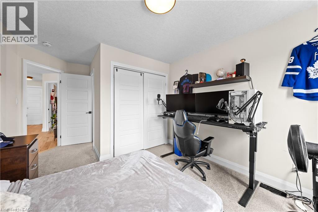Neutral wall color with carpeted flooring - 130 Pondcliffe Drive, Kitchener, ON - Indoor Photo Showing Office