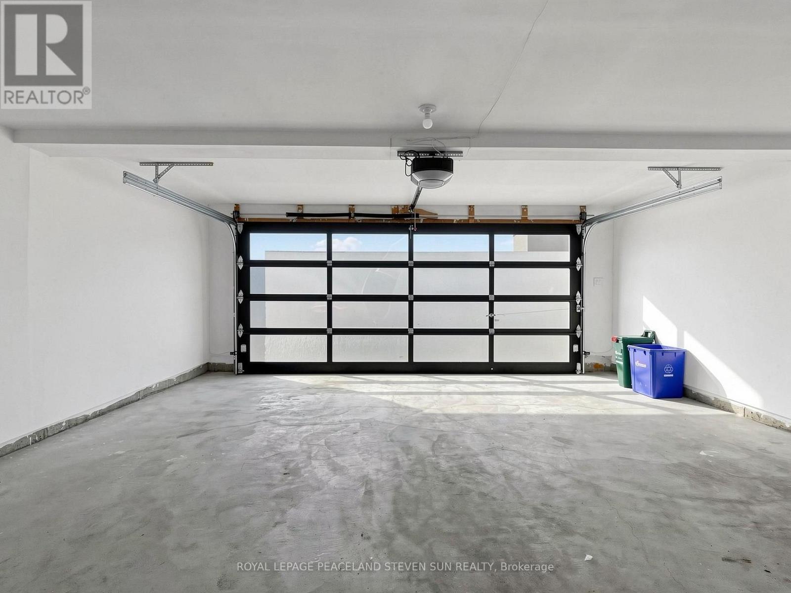 17 Mumbai Drive, Markham, ON - Indoor Photo Showing Garage