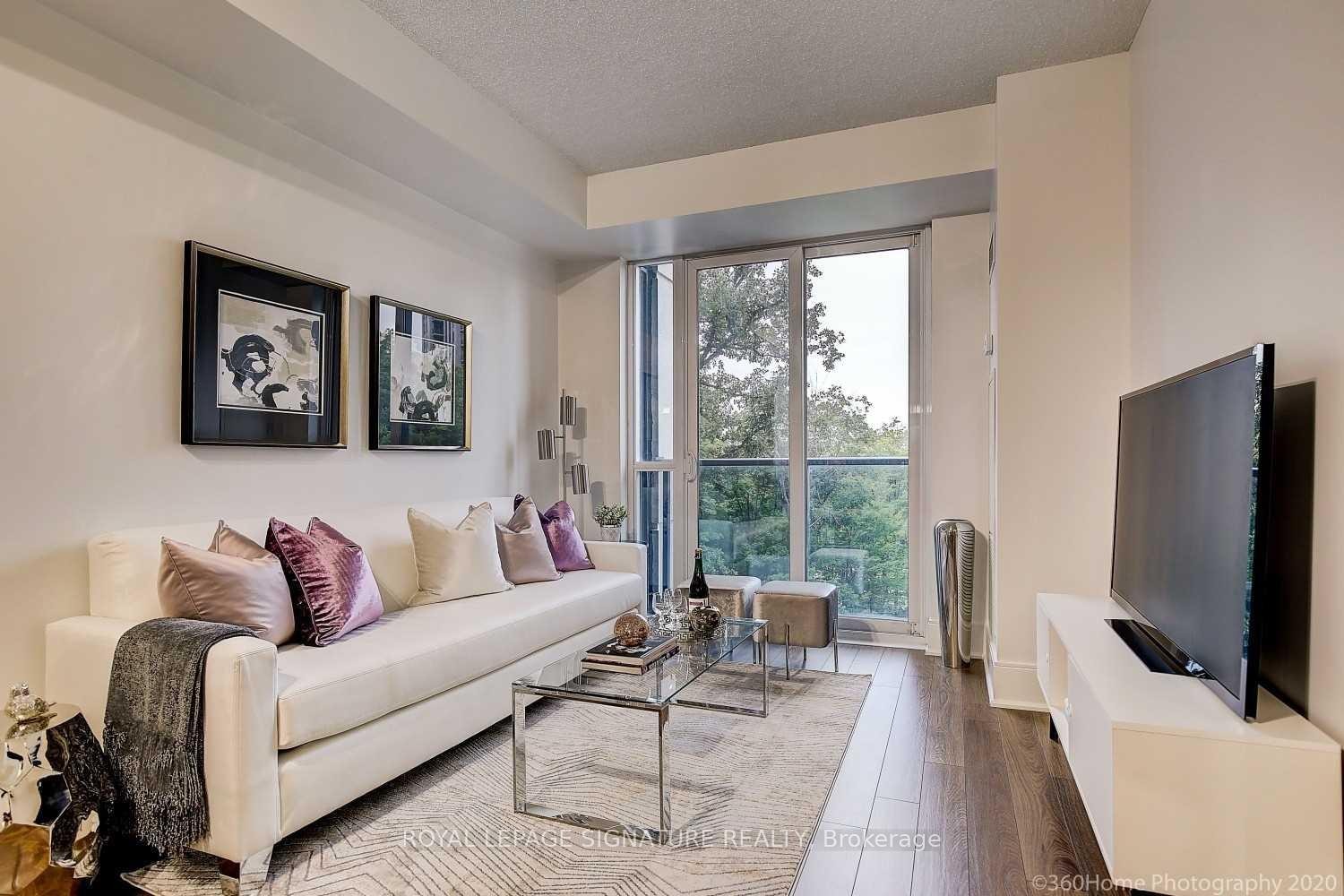 510-181 Wynford Drive, Toronto, ON - Indoor Photo Showing Living Room