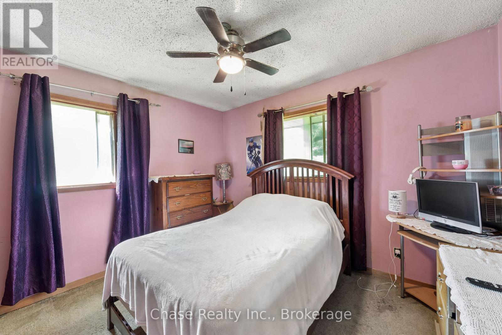 655 Tiny Beaches Road N, Tiny, ON - Indoor Photo Showing Bedroom