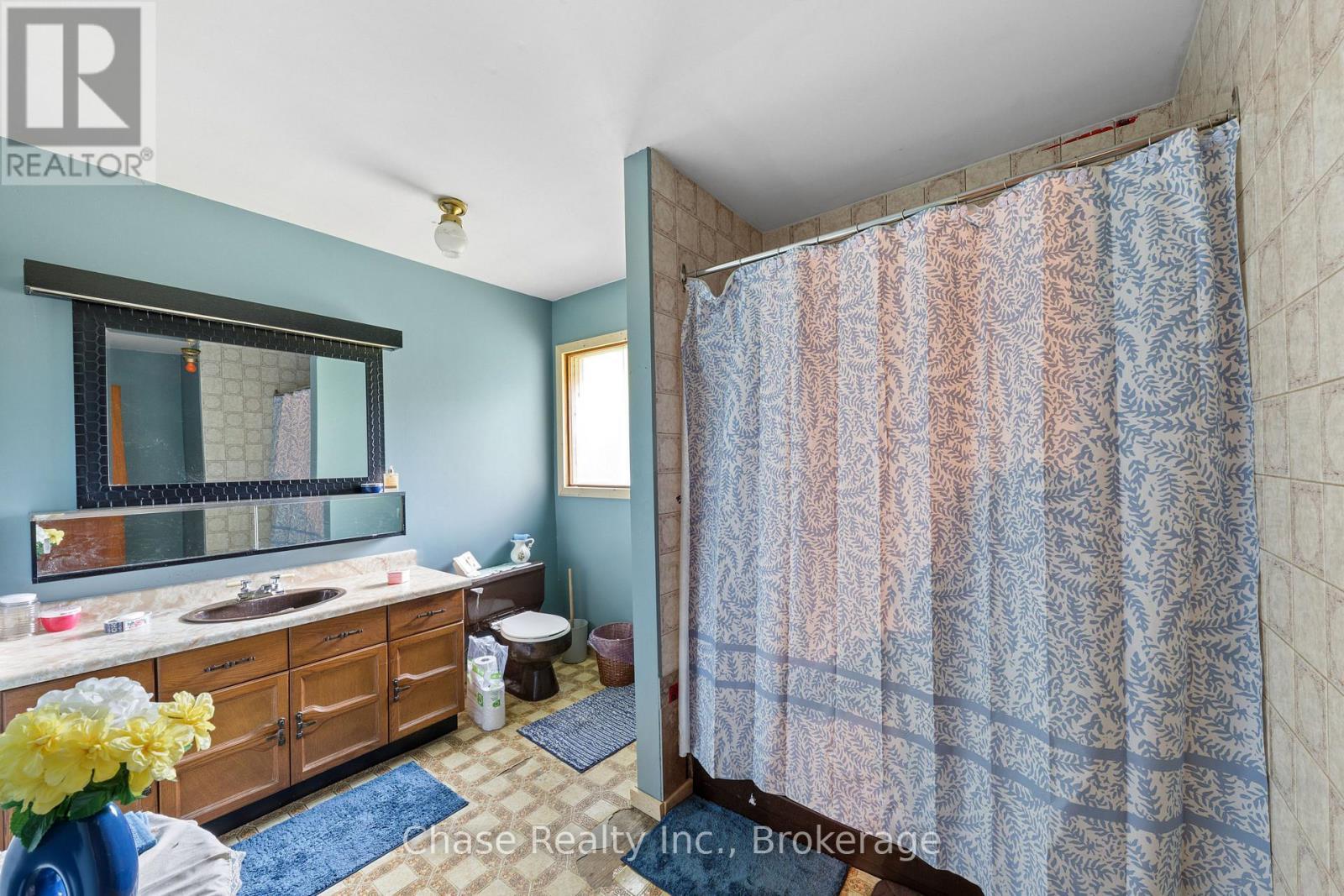 655 Tiny Beaches Road N, Tiny, ON - Indoor Photo Showing Bathroom