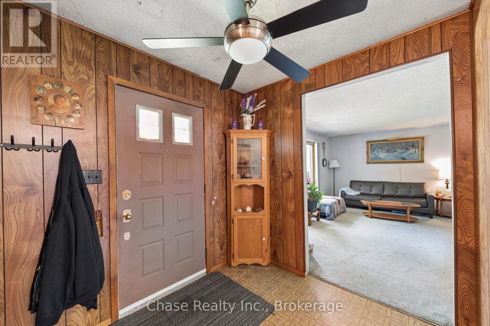 655 Tiny Beaches Road N, Tiny, ON - Indoor Photo Showing Other Room