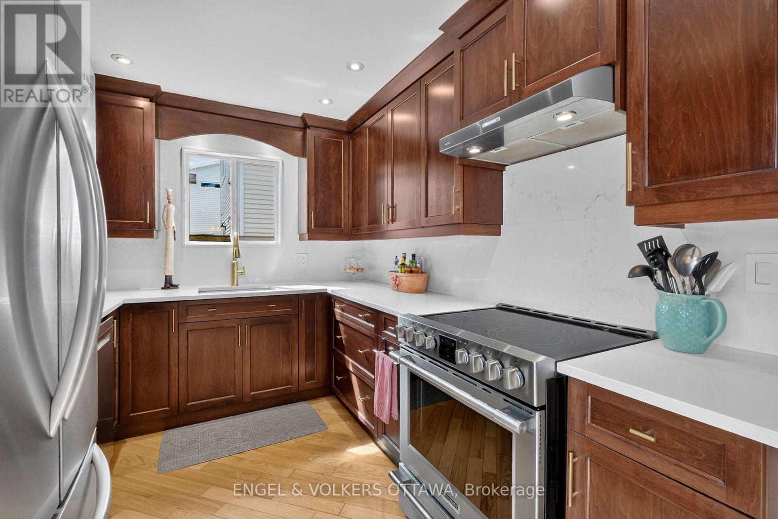 1069 St Germain Crescent, Ottawa, ON - Indoor Photo Showing Kitchen