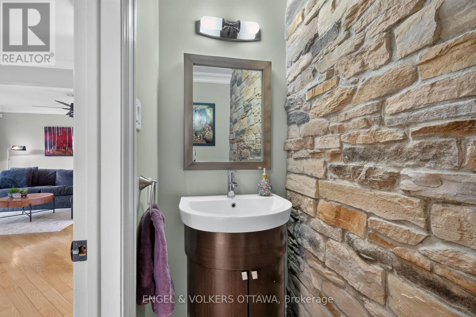 1069 St Germain Crescent, Ottawa, ON - Indoor Photo Showing Bathroom