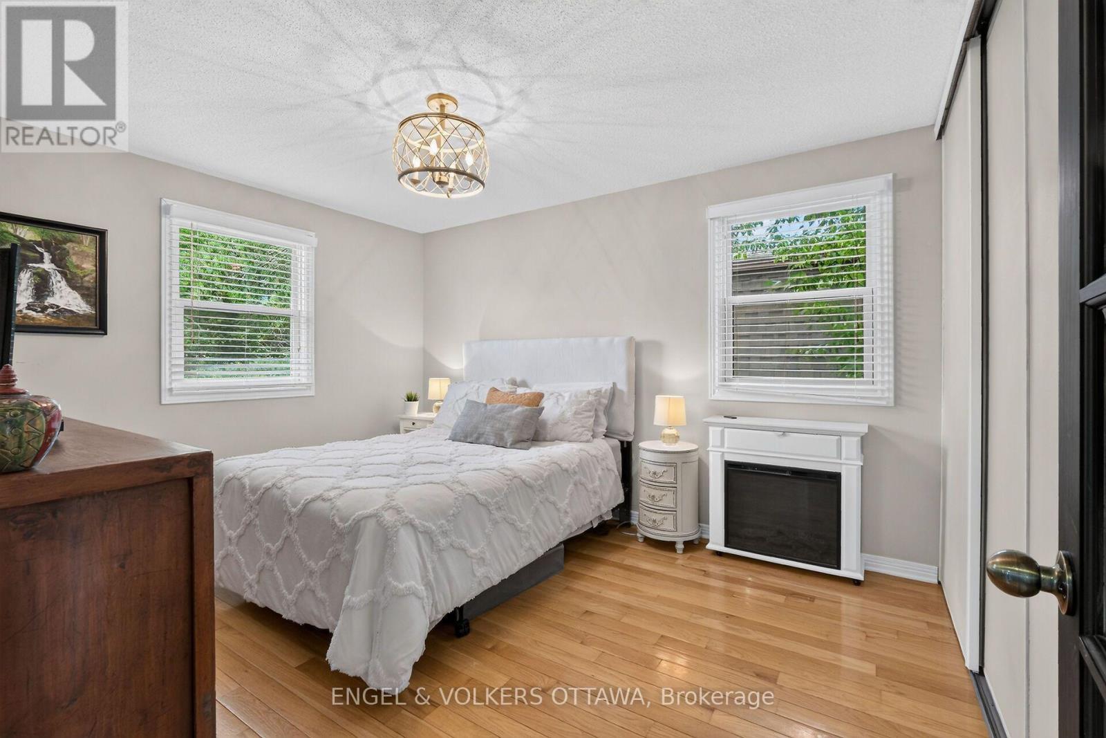 1069 St Germain Crescent, Ottawa, ON - Indoor Photo Showing Bedroom
