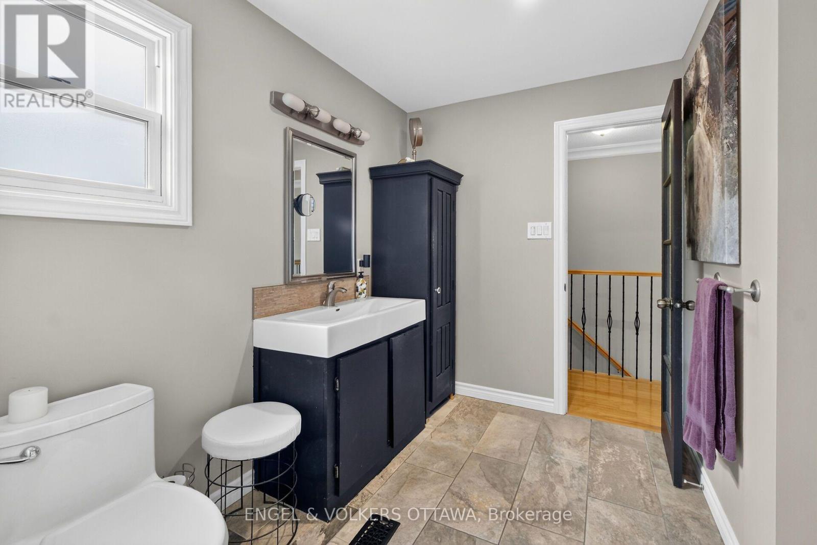 1069 St Germain Crescent, Ottawa, ON - Indoor Photo Showing Bathroom
