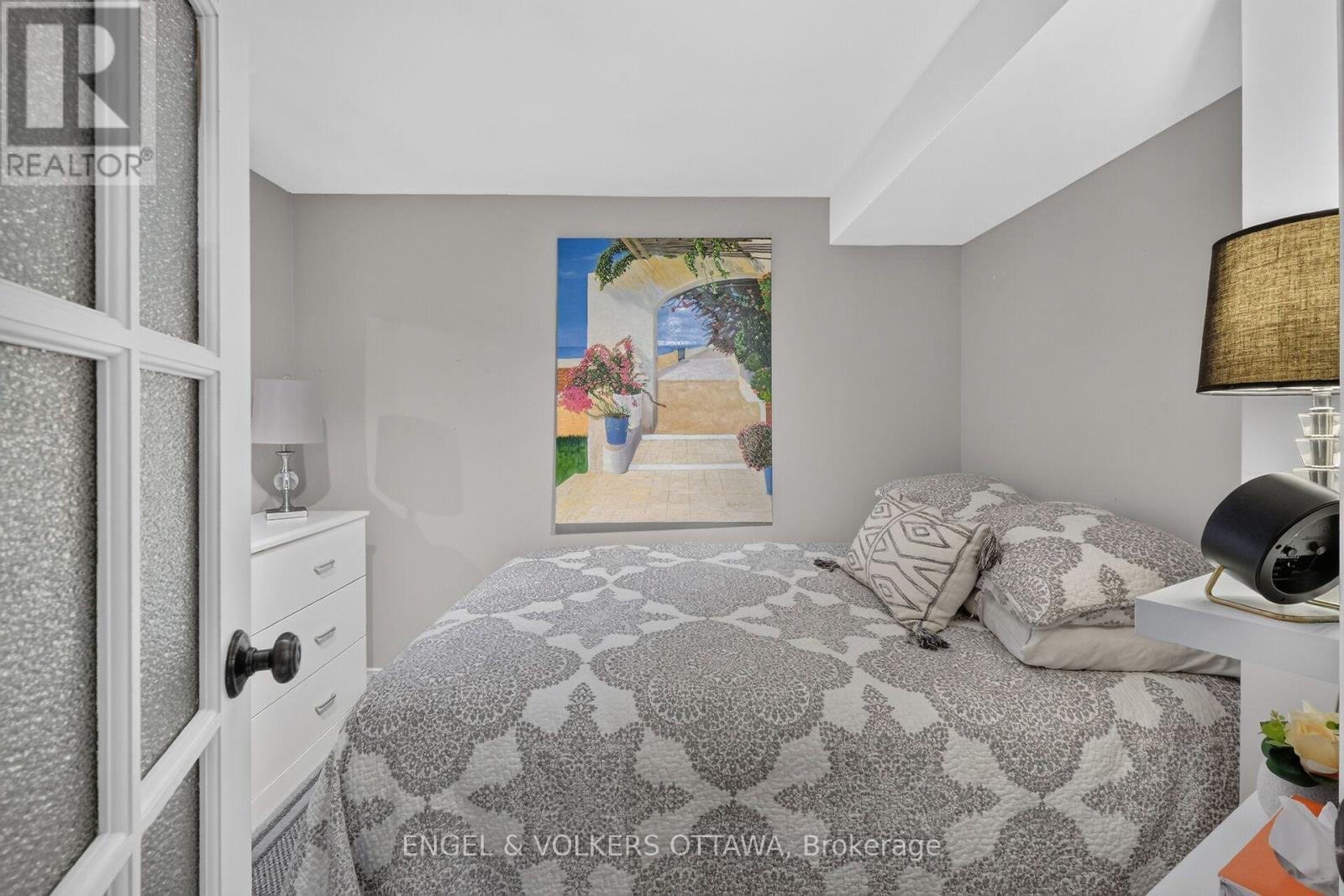 1069 St Germain Crescent, Ottawa, ON - Indoor Photo Showing Bedroom