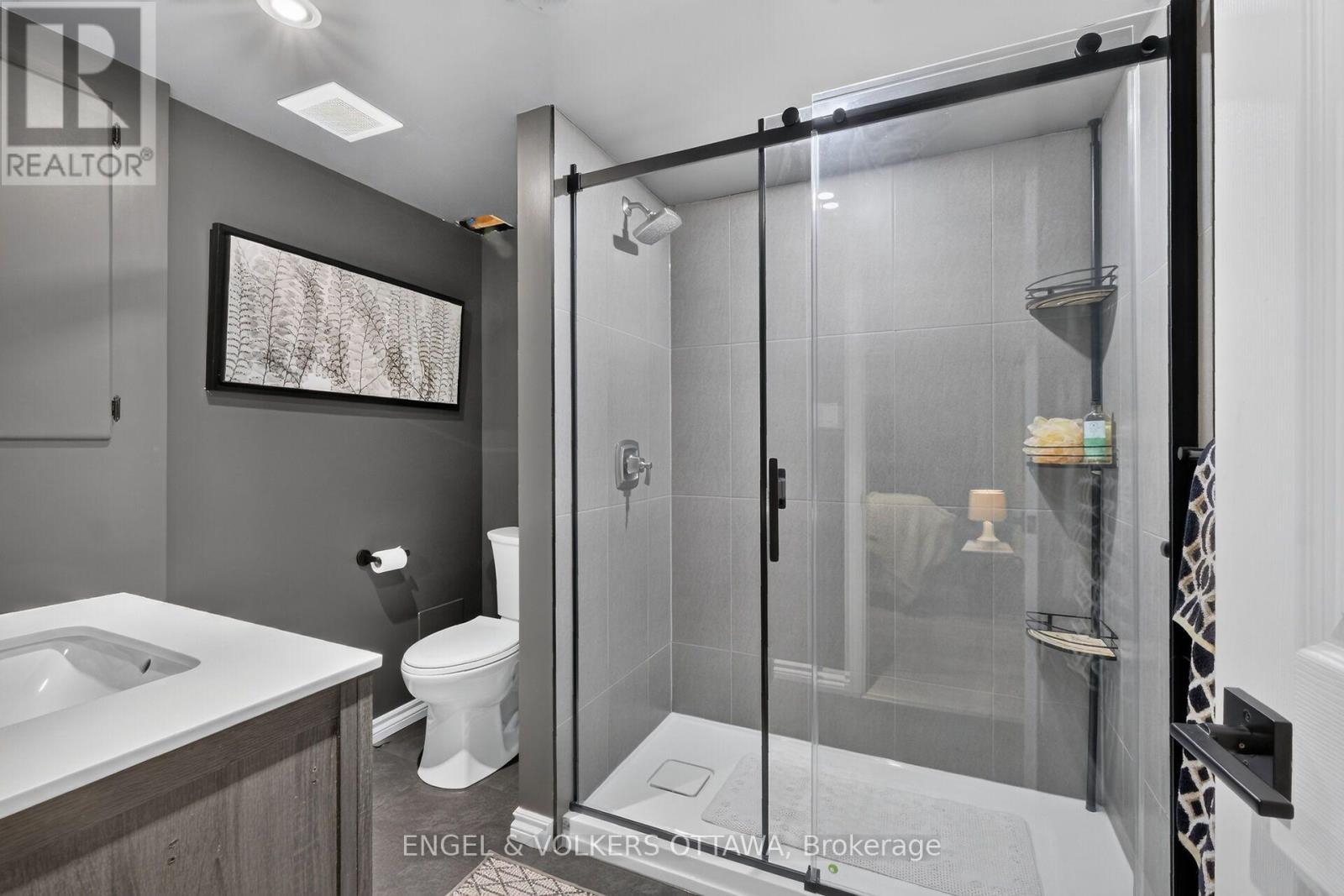 1069 St Germain Crescent, Ottawa, ON - Indoor Photo Showing Bathroom