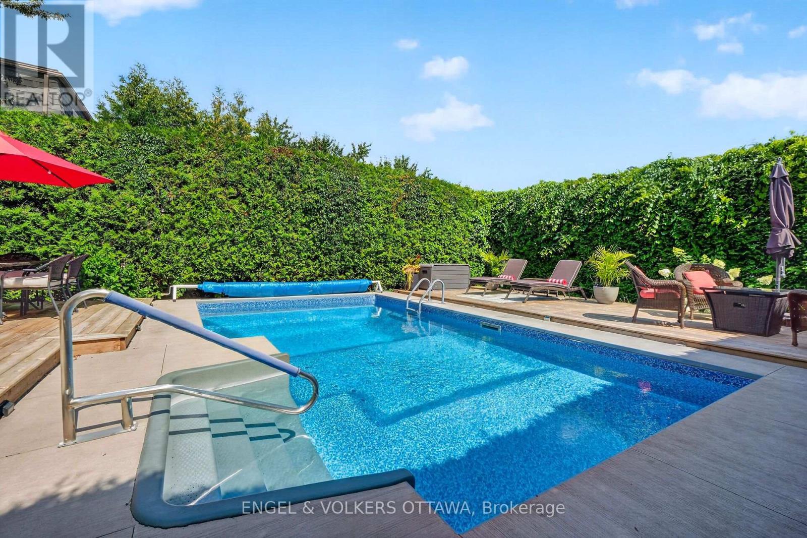 1069 St Germain Crescent, Ottawa, ON - Outdoor With In Ground Pool