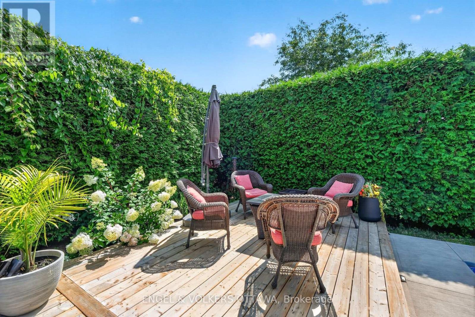 1069 St Germain Crescent, Ottawa, ON - Outdoor With Deck Patio Veranda