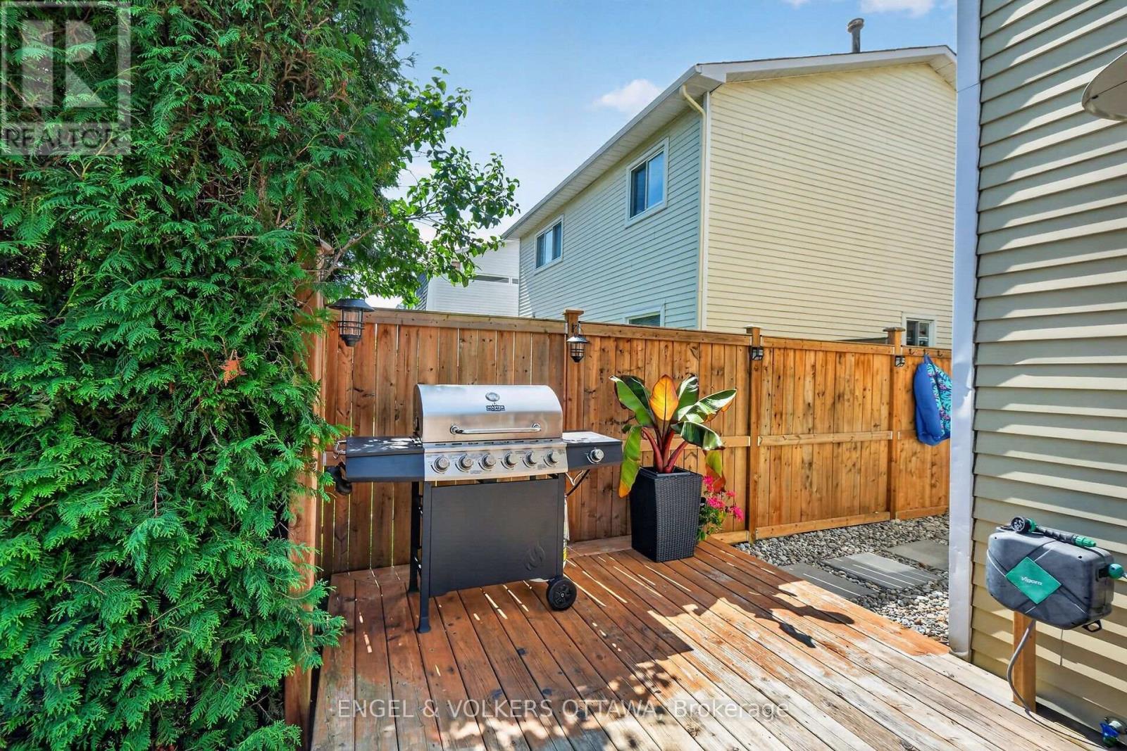 1069 St Germain Crescent, Ottawa, ON - Outdoor With Deck Patio Veranda With Exterior