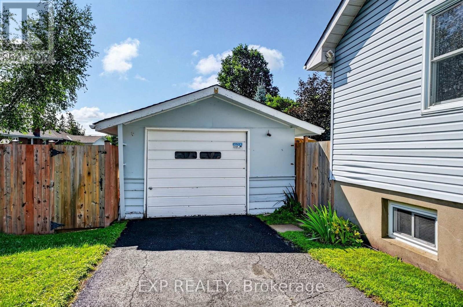 1304 Leonard Avenue, Cornwall, ON - Outdoor With Exterior