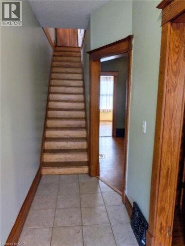 61 Barnesdale Avenue N, Hamilton, ON - Indoor Photo Showing Other Room