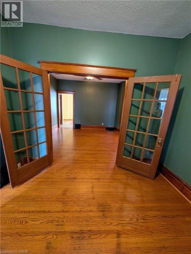 61 Barnesdale Avenue N, Hamilton, ON - Indoor Photo Showing Other Room