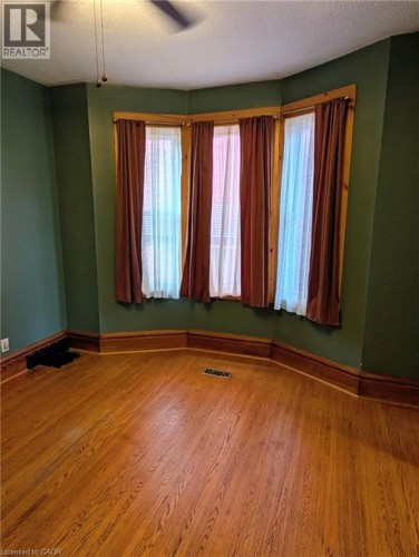 61 Barnesdale Avenue N, Hamilton, ON - Indoor Photo Showing Other Room