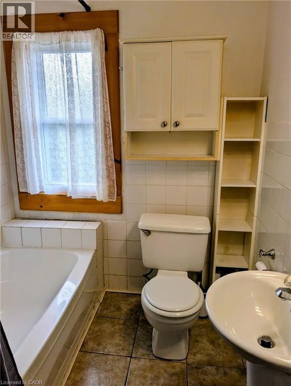 4_pc - 61 Barnesdale Avenue N, Hamilton, ON - Indoor Photo Showing Bathroom