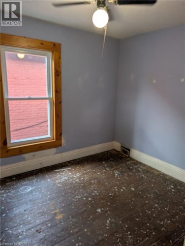 61 Barnesdale Avenue N, Hamilton, ON - Indoor Photo Showing Other Room