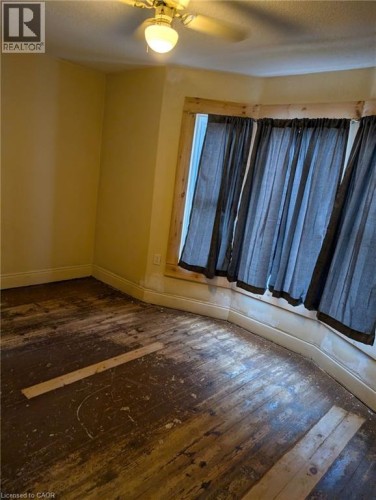 61 Barnesdale Avenue N, Hamilton, ON - Indoor Photo Showing Other Room