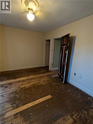 61 Barnesdale Avenue N, Hamilton, ON - Indoor Photo Showing Other Room