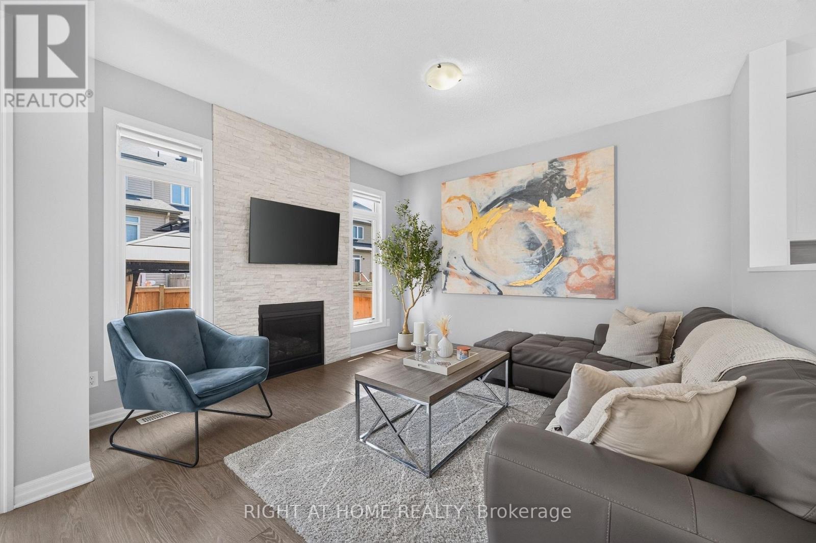 624 Spring Valley Drive, Ottawa, ON - Indoor Photo Showing Living Room With Fireplace