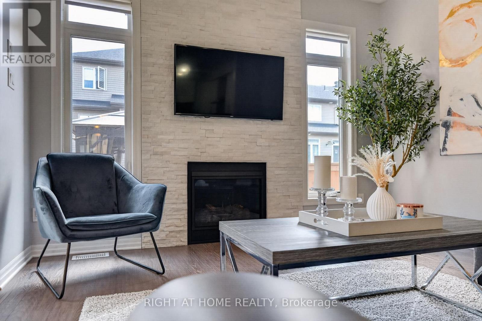 624 Spring Valley Drive, Ottawa, ON - Indoor Photo Showing Living Room With Fireplace