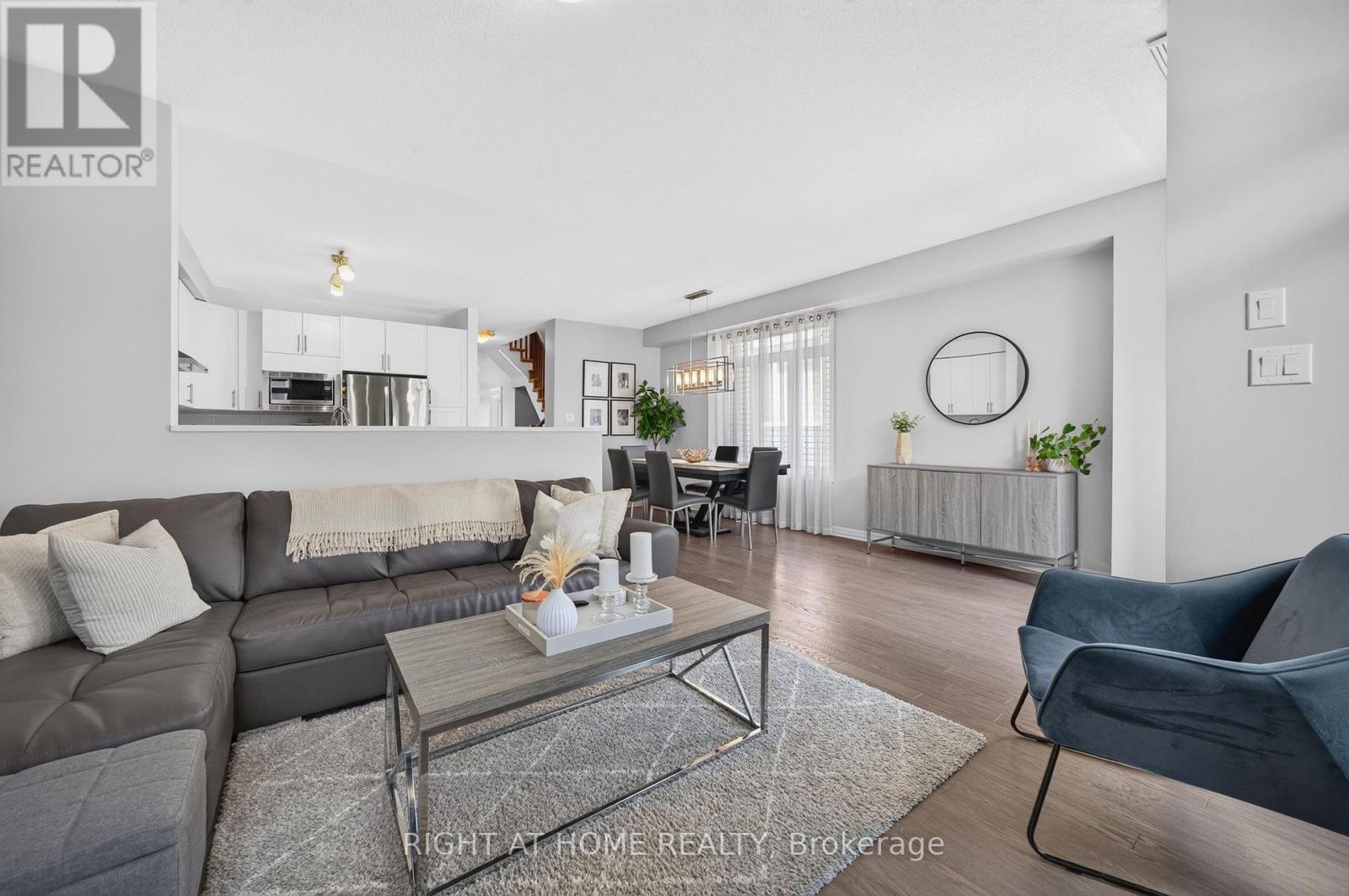 624 Spring Valley Drive, Ottawa, ON - Indoor Photo Showing Living Room
