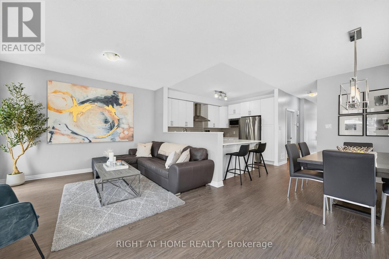 624 Spring Valley Drive, Ottawa, ON - Indoor Photo Showing Living Room