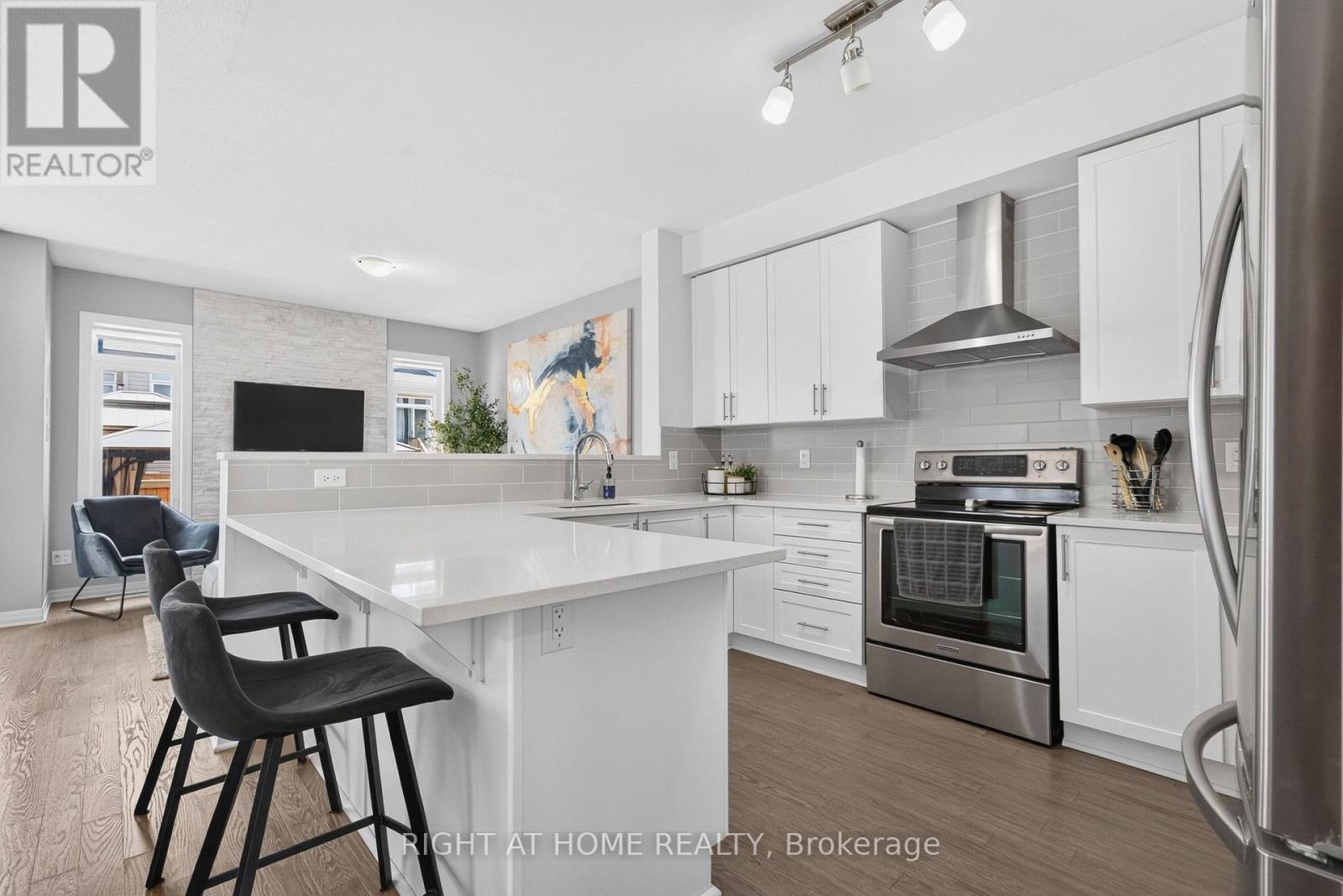 624 Spring Valley Drive, Ottawa, ON - Indoor Photo Showing Kitchen