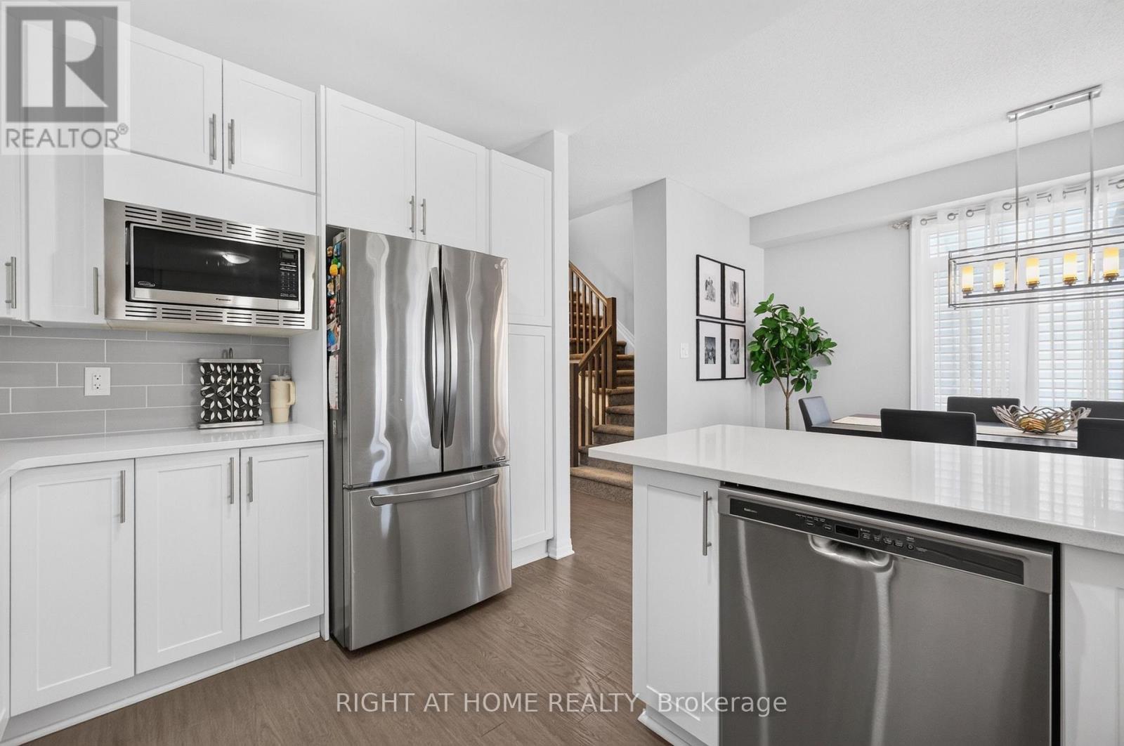 624 Spring Valley Drive, Ottawa, ON - Indoor Photo Showing Kitchen With Stainless Steel Kitchen