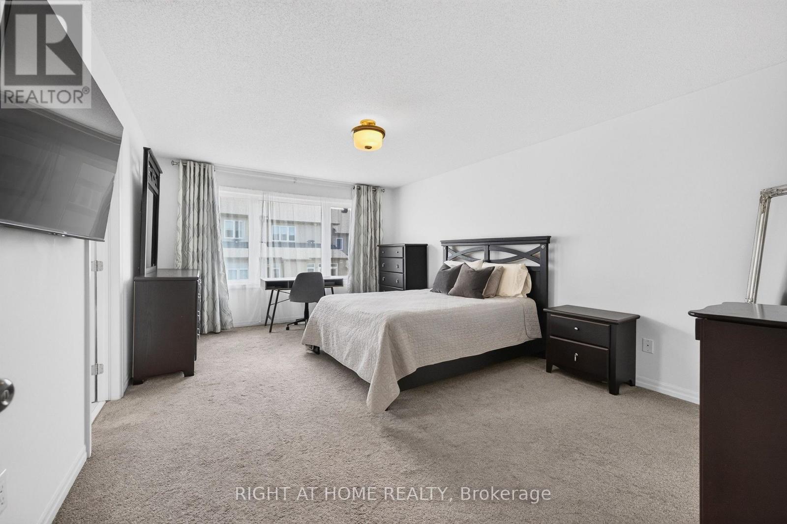 624 Spring Valley Drive, Ottawa, ON - Indoor Photo Showing Bedroom